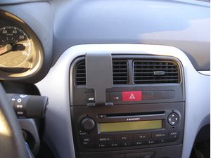 Brodit ProClip montážna konzola pre Fiat Punto Grande 06-13, na stred vľavo
