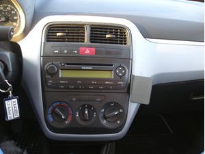 Brodit ProClip montážna konzola pre Fiat Punto Grande 06-13, na stred vpravo