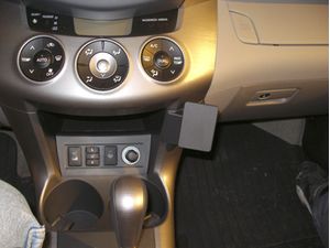 Brodit ProClip montážna konzola pre Toyota RAV4 6-12, na stred vpravo