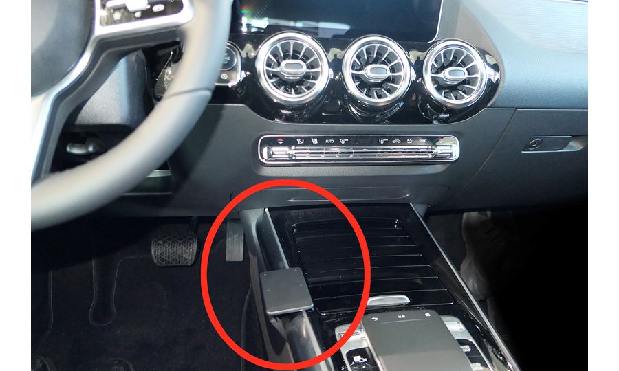 Brodit Montážny držiak ProClip pre Mercedes Benz triedy B 19-24-len automat (, stred zľava nadol)
