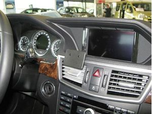 Brodit ProClip Mercedes Benz E-Class (200-430) Sedan 09-13, Stationwagon 10-13, na stred