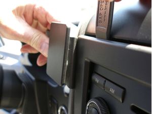 Brodit ProClip pre Mercedes Benz Sprinter 07-18/Volkswagen Crafter 07-16, na stred nad mriežku