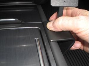 Brodit ProClip montážna konzola pre Hyundai Genesis 15-20 USA, na stred vpravo