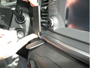 Brodit ProClip montážna konzola pre Kia Sorento 15-19, na stred vľavo