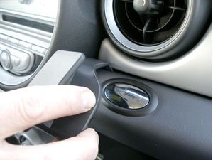Brodit ProClip pre Mini Cooper 07-14/Clubman 08-15/Convertible 08-16 (bez horného priestoru), pre stred
