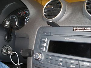 Brodit ProClip montážna konzola pre Audi A3 07-12, S3 07-13, na stred vľavo