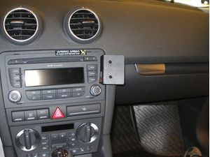Brodit ProClip montážna konzola pre Audi A3 07-12, S3 07-13, na stred vpravo