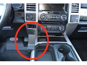 Brodit Montážny držiak ProClip pre Ford F-150 15-20 USA, stred zľava nadol