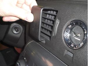Brodit ProClip montážna konzola pre Hummer H2 08-12, na stred