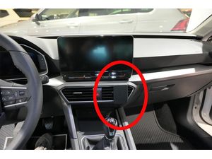 Brodit Montážny držiak ProClip pre Seat Leon 21-24/Cupra Leon/Sportstourer 20-24, pre stred