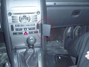 Brodit ProClip montážna konzola pre Peugeot 407 04-10, na stred vpravo