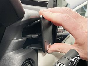 Brodit Montážny držiak ProClip pre Hondu HR-V 22-24, vľavo v strede