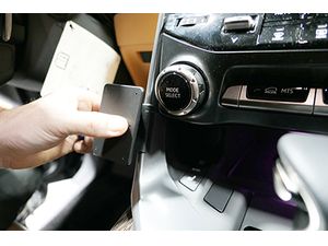 Brodit Montážny držiak ProClip pre Lexus LX Series 22-24, vľavo v strede