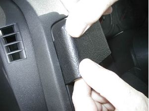 Brodit ProClip montážna konzola pre Cadillac CTS 03-05/SRX 04-05, vľavo na mriežku ventilácie