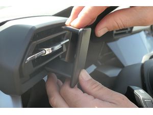 Brodit Montážny držiak ProClip pre Audi A3/S3 21-24, ľavá mriežka