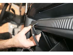 Brodit ProClip Ford Ranger/Ranger Raptor/Ranger Wildtrak 23-24, pre mobilný telefón, pravý spolujazdec