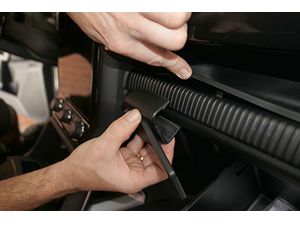 Brodit ProClip Ford Ranger/Ranger Raptor/Ranger Wildtrak 23-24, pre mobilný telefón, pravý spolujazdec