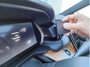 Brodit Montážny držiak ProClip pre Jeep Grand Cherokee 22-24, vľavo v strede