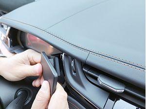 Brodit Montážny držiak ProClip pre Jeep Grand Cherokee 22-24, vľavo v strede