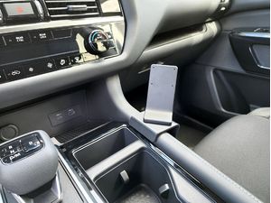 Brodit Montážny držiak ProClip pre Nissan Pathfinder 22-24, stred sprava nadol