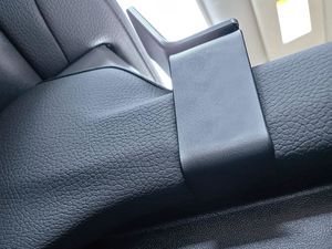 Brodit Montážny držiak ProClip pre GMC Yukon 21-23 USA, stred zľava nadol