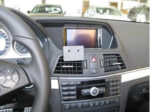 Brodit ProClip pre Mercedes Benz E-Class (200-430) Convertible/Coupe 10-13, na stred