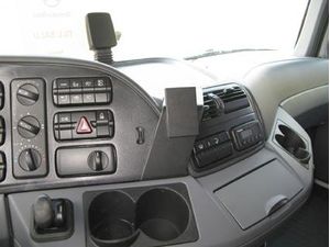 Brodit ProClip montážna konzola pre Mercedes Benz Actros 03-13, zosilnené prevedenie, na stred