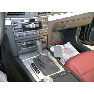 Brodit ProClip pre Mercedes Benz E-Class Convertible 10-14/Coupé 10-17, na stred vpravo dole