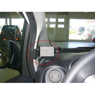 Brodit ProClip pre Peugeot iOn/Citroen C-Zero/Mitsubishi i-MiEV 10-17, vľavo na stĺpiku