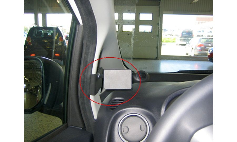Brodit ProClip pre Peugeot iOn/Citroen C-Zero/Mitsubishi i-MiEV 10-17, vľavo na stĺpiku