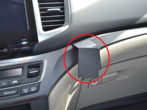Brodit Montážny držiak ProClip pre Honda Pilot 16-22/Ridgeline 16-23/Passport 19-23 USA, pre stred