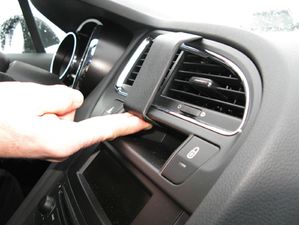 Brodit ProClip montážna konzola pre Peugeot 5008 10-17 (len Comfort), na stred