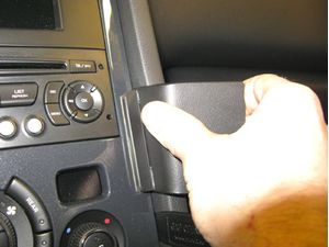 Brodit ProClip montážna konzola pre Peugeot 5008 10-17, na stred vpravo