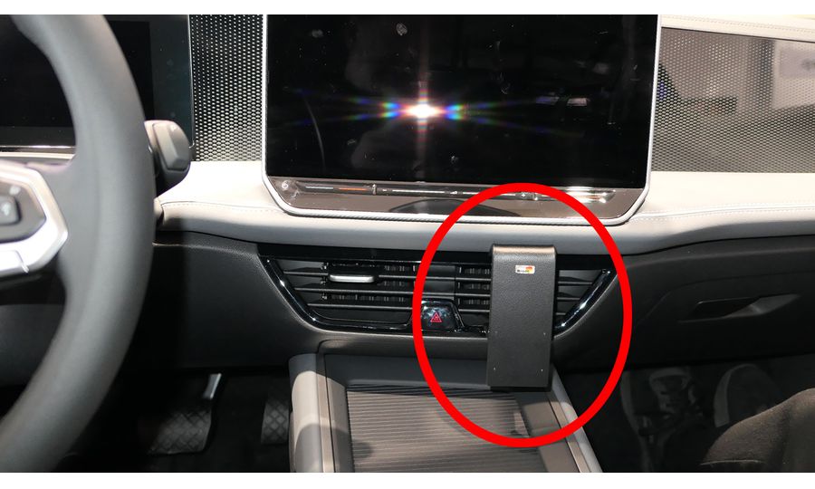 Brodit ProClip montážny držiak pre Volkswagen Passat 24-25, na stred