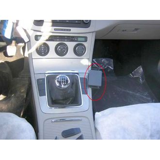 Brodit ProClip pre Volkswagen Passat 05-14/CC 09-17/Alltrack 12-15, na stred vpravo dole