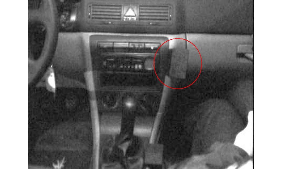 Brodit ProClip Škoda Octavia I Ambiente/Elegance 01-04/GLX/SLX 99-00/RS 03-04/Tour 99-06, vpravo