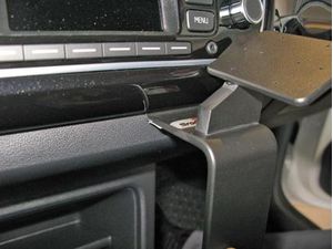 Brodit ProClip montážna konzola pre Škoda Citigo/Volkswagen UP/Seat Mii 15-16, na stred vpravo dole
