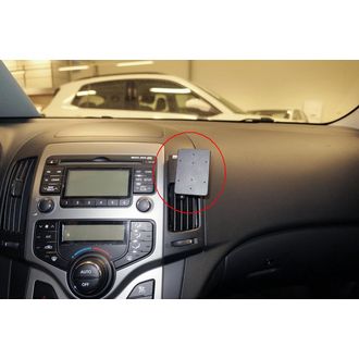 Brodit ProClip montážna konzola pre Hyundai i30 08-12, na stred vpravo
