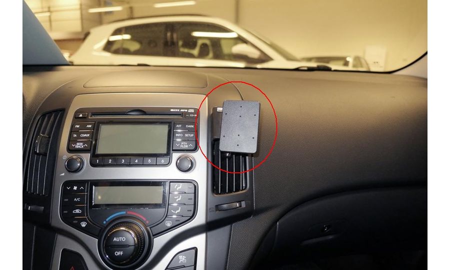 Brodit ProClip montážna konzola pre Hyundai i30 08-12, na stred vpravo