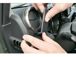 Brodit Montážny držiak ProClip pre Suzuki Jimny 19-24, vľavo na mriežke