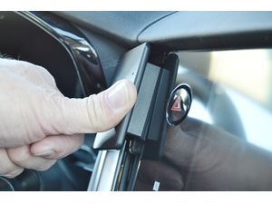 Brodit Montážny držiak ProClip pre Subaru Outback 21-24, vľavo v strede
