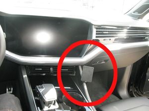 Brodit Montážny držiak ProClip pre Volkswagen Touareg 19-24, vpravo uprostred
