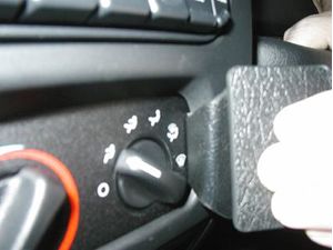 Brodit ProClip montážna konzola pre Jeep Wrangler 03-06, stred. tunel