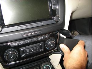 Brodit ProClip montážna konzola pre Škoda Superb 09-15, na stred vpravo dole