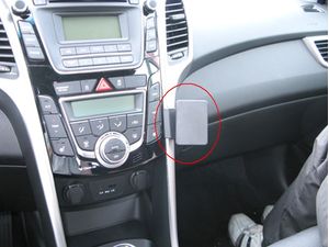 Brodit ProClip montážna konzola pre Hyundai i30 12-16, na stred vpravo