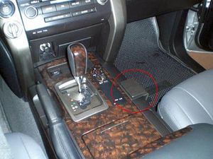 Brodit ProClip montážna konzola pre Toyota LandCruiser 09-18 (len automat), na stred vpravo dole