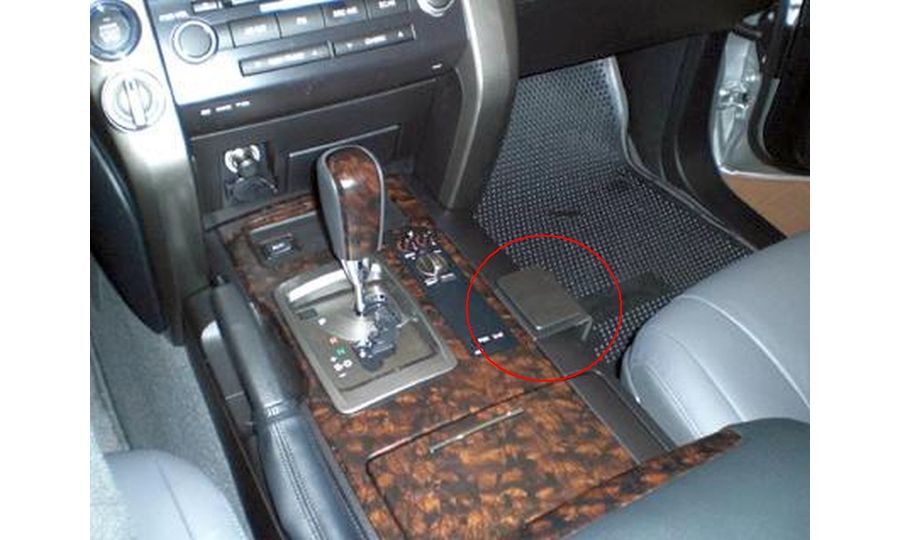 Brodit ProClip montážna konzola pre Toyota LandCruiser 09-18 (len automat), na stred vpravo dole