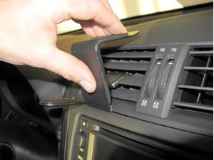 Brodit ProClip montážna konzola pre Toyota RAV 4 11-12, na stred