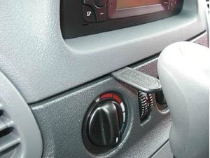 Brodit ProClip montážna konzola pre Mercedes Benz Sprinter 00-06 (len automat), na stred vľavo