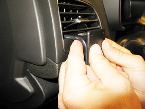 Brodit ProClip montážny držiak pre Renault Megane 16-22, vľavo pod mriežkou chladiča